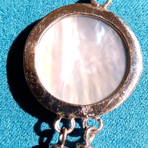 BALI LEGACY PEACOCK MOTHER OF PEARL FLOWER NECKLACE - Picture 4 of 11